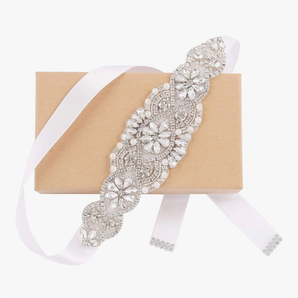 Elegant White and Silver Beaded Belt